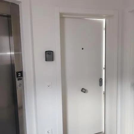 Piso Completo Para 4 Personas -parking Gratuito *